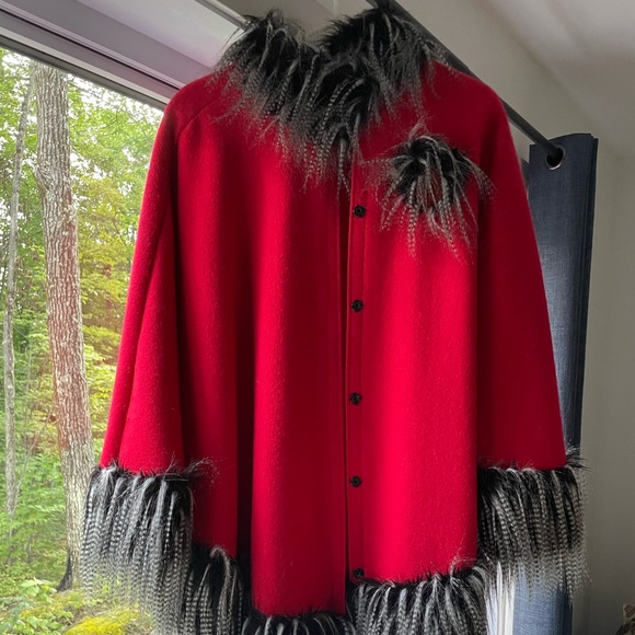Handmade wool and fur poncho - Picture 2 of 5